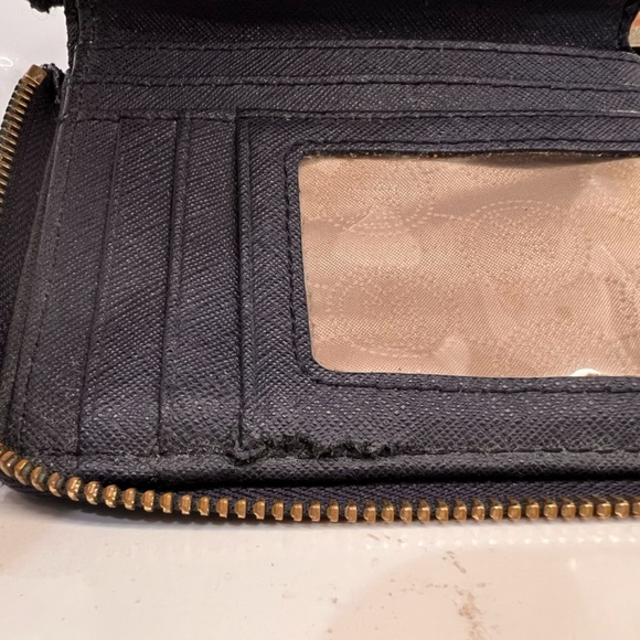 Michael Kors Wallet - Picture 4 of 4